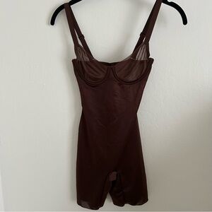 Skims No Show Unlined Demi Mid Thigh Bodysuit in Cocoa size XXS